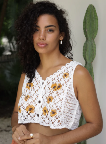 Margarita Top: la esencia romántica de su colección Beachwear