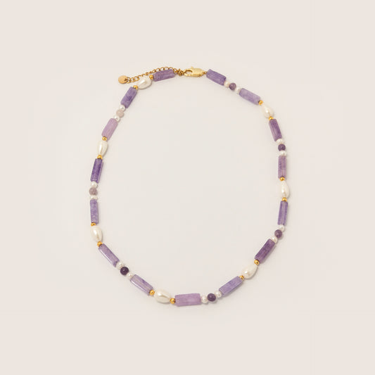 collar piedras violeta y perlas