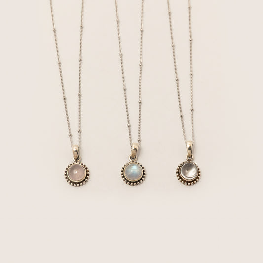Collar plata con piedra redonda