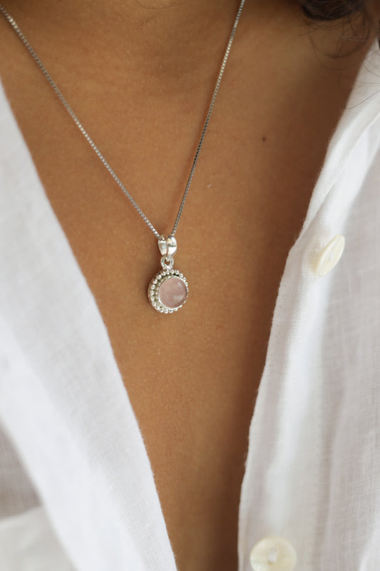 Collar plata con piedra redonda